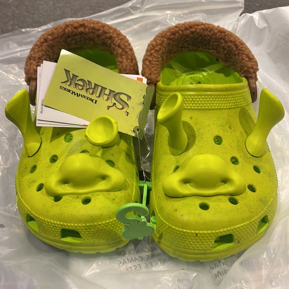 SHREK CROCS NWT WOMENS 8/MENS 6